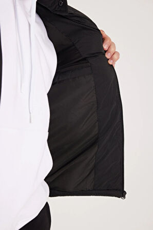 Erkek Regular Fit Klasik Kesim Dik Yaka Çift Cepli Sıcak Tutan Siyah Şişme Mont