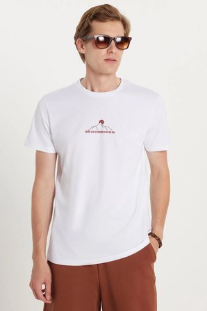 Erkek Slim Fit Dar Kesim %100 Pamuk Yumuşak Dokulu Baskılı Beyaz Bisiklet Yaka Tişört