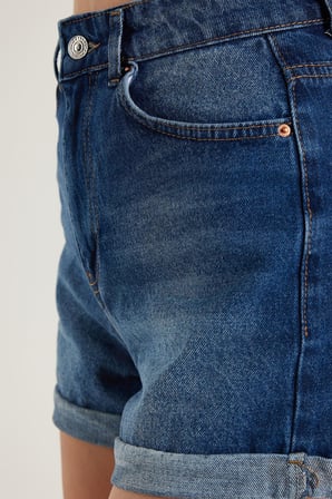 Kadın Slim Fit Dar Kesim %100 Pamuk Paça Katlamalı Açık Mavi Jean Kot Şort