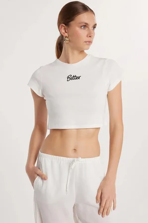 Kadın Slim Fit Dar Kesim %100 Pamuk Bisiklet Yaka Baskılı Beyaz Crop Tişört