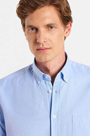 ​​​​​​​ Erkek Regular Fit Klasik Kesim Pamuklu Kolay Ütü Armürlü Mavi Düğmeli Yaka Gömlek