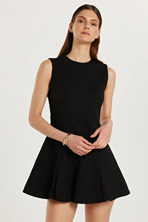 Kadın Slim Fit Sıfır Kol Bisiklet Yaka Siyah Mini Elbise