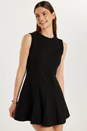 Kadın Slim Fit Sıfır Kol Bisiklet Yaka Siyah Mini Elbise