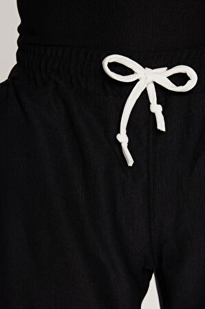 Erkek Standart Fit Pamuklu Jakarlı Baskılı Bisiklet Yaka Beli Bağcıklı Siyah Şort Takım