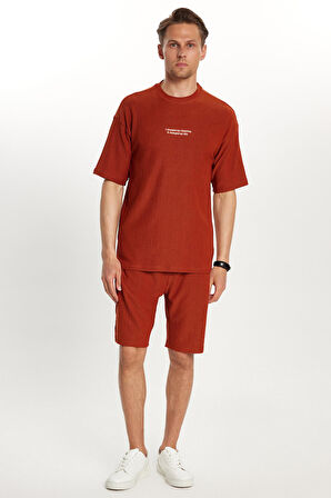 Erkek Standart Fit Pamuklu Jakarlı Baskılı Bisiklet Yaka Beli Bağcıklı Kiremit Şort Takım