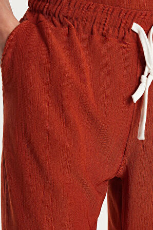 Erkek Standart Fit Pamuklu Jakarlı Baskılı Bisiklet Yaka Beli Bağcıklı Kiremit Şort Takım