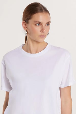 Kadın Relax Fit Rahat Kesim %100 Pamuk Kısa Kollu Bisiklet Yaka Beyaz Tişört