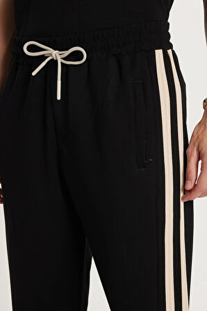 Erkek Standart Fit Normal Kesim Pamuklu Bisiklet Yaka Şeritli Siyah Eşofman Takımı