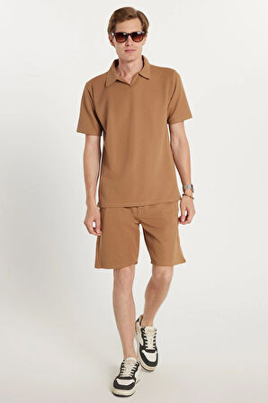 Erkek Standart Fit Normal Kesim Pamuklu Polo Yaka Beli Bağcıklı Kahverengi Şort Takım