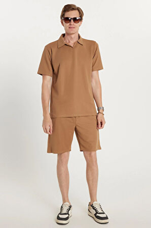Erkek Standart Fit Normal Kesim Pamuklu Polo Yaka Beli Bağcıklı Kahverengi Şort Takım