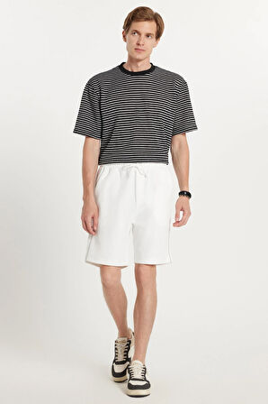 Erkek Regular Fit Klasik Kesim Beli Bağcıklı 3 Cepli Şeritli Beyaz Şort