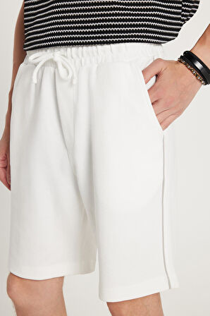 Erkek Regular Fit Klasik Kesim Beli Bağcıklı 3 Cepli Şeritli Beyaz Şort