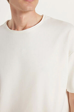 Erkek Oversize Geniş Kesim Bisiklet Yaka Gofre Kumaş Beli Bağcıklı Ekru Şort Takım