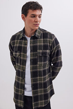 Erkek Slim Fit Dar Kesim Çift Cepli Kapaklı Spor Yaka Kareli Oduncu Gömlek