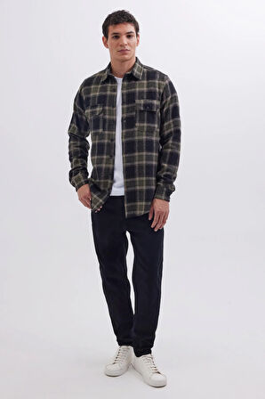 Erkek Slim Fit Dar Kesim Çift Cepli Kapaklı Spor Yaka Kareli Oduncu Gömlek