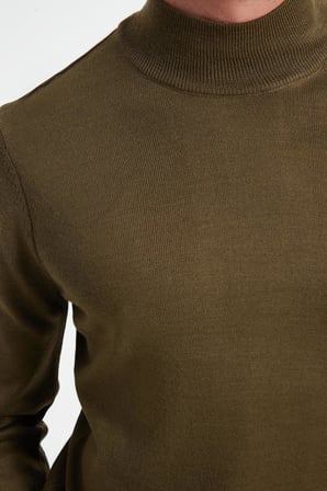 Erkek Standart Fit Normal Kesim Yarım Balıkçı Yaka Düz Haki Triko Kazak