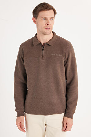 Erkek Standart Fit Pamuklu Selanik Kumaş Yarım Fermuarlı Polo Yaka Baskılı Tütün Rengi Sweatshirt