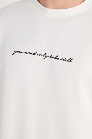 Erkek Standart Fit Pamuklu Bisiklet Yaka Şardonlu Baskılı Beyaz Sweatshirt 