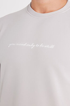 Erkek Standart Fit Pamuklu Bisiklet Yaka Şardonlu Baskılı Açık Gri Sweatshirt 