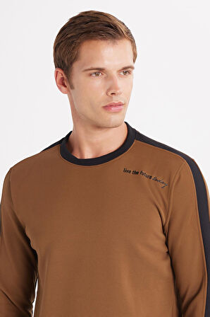 Erkek Standart Fit Pamuklu Jakarlı Bisiklet Yaka Baskılı Kahverengi Sweatshirt