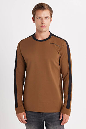 Erkek Standart Fit Pamuklu Jakarlı Bisiklet Yaka Baskılı Kahverengi Sweatshirt