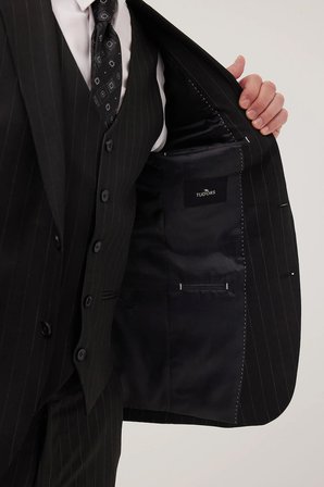 Erkek Slim Fit Siyah Esnek Likralı Kumaş Sivri Yaka Yelekli Takım Elbise