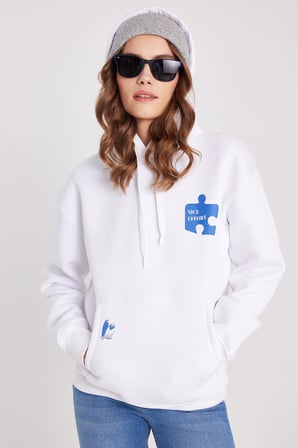 Kadın Oversize Geniş Kesim Pamuklu Yumuşak Dokulu İçi Polarlı Baskılı Beyaz Kapüşonlu Sweatshirt