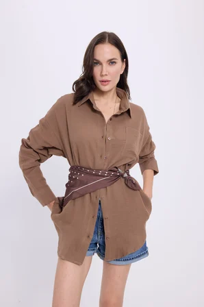 Kadın Oversize Geniş Kesim %100 Pamuk Müslin Kumaş Uzun Kollu Cepli Dokulu Kahverengi Gömlek