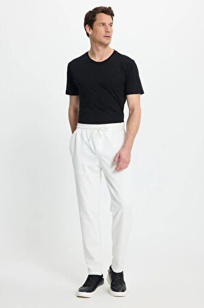 Erkek Regular Fit Klasik Kesim Beli Lastikli Bağcıklı Koyu Beyaz Jogger Pantolon