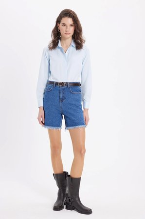 Kadın Slim Fit Dar Kesim Vucüda Oturan Uzun Kollu Gizli Düğme Detaylı Mavi Basic Gömlek