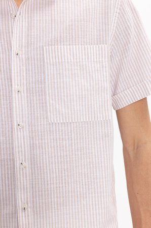 Erkek Regular Fit Klasik Kesim Oversize %100 Pamuk Keten Doku Tek Cepli Çizgili Kısa Kollu Bej Gömlek