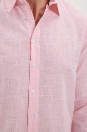 Erkek Slim Fit Dar Kesim %100 Pamuk Çizgili Uzun Kollu Keten Efektli Mercan Rengi Gömlek