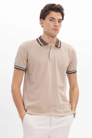 Erkek Slim Fit Dar Kesim %100 Pamuk Düz Pike Yaka ve Kol Detaylı Bej Polo Yaka Tişört