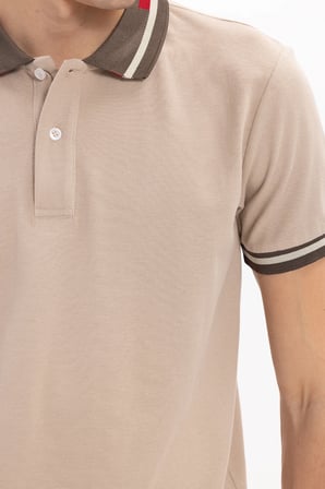 Erkek Slim Fit Dar Kesim %100 Pamuk Düz Pike Yaka ve Kol Detaylı Bej Polo Yaka Tişört