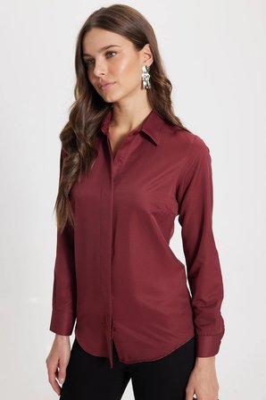 Kadın Slim Fit Dar Kesim Vucüda Oturan Uzun Kollu Gizli Düğme Detaylı Bordo Basic Gömlek