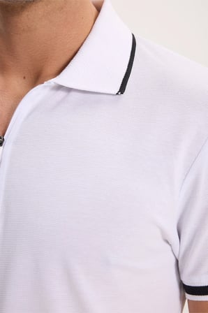 Erkek Slim Fit Dar Kesim %100 Pamuk Jakarlı Düz Yaka ve Kol Detaylı Beyaz Polo Yaka Tişört