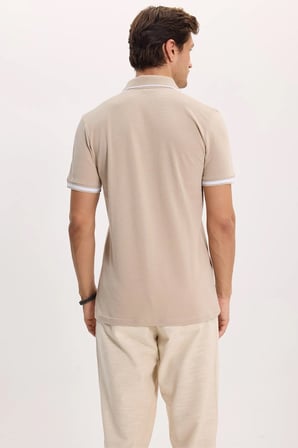 Erkek Slim Fit Dar Kesim %100 Pamuk Jakarlı Düz Yaka ve Kol Detaylı Bej Polo Yaka Tişört