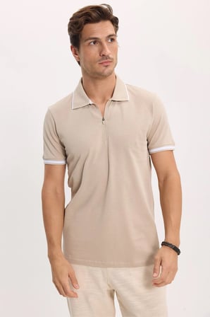 Erkek Slim Fit Dar Kesim %100 Pamuk Jakarlı Düz Yaka ve Kol Detaylı Bej Polo Yaka Tişört