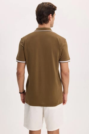 Erkek Slim Fit Dar Kesim %100 Pamuk Jakarlı Düz Yaka ve Kol Detaylı Kahverengi Polo Yaka Tişört
