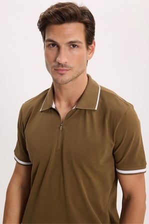 Erkek Slim Fit Dar Kesim %100 Pamuk Jakarlı Düz Yaka ve Kol Detaylı Kahverengi Polo Yaka Tişört