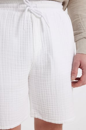 Erkek Regular Fit Rahat Kesim Müslin %100 Pamuk Beli Lastikli Cepli Bağcıklı Beyaz Şort