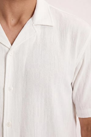 Erkek Relax Fit Rahat Kesim Kısa Kollu Örme Desenli Beyaz Gömlek