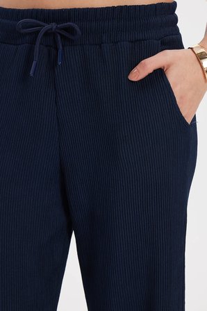 Kadın Relax Fit Rahat Kesim Beli Bağcıklı Jakarlı Lastikli Lacivert Palazzo Pantolon 