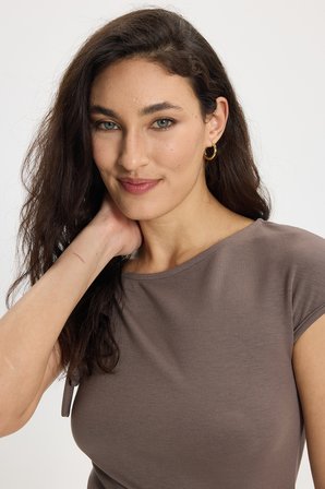 Kadın Slim Fit Dar Kesim Kısa Kollu Kayık Yaka Kahverengi Bluz