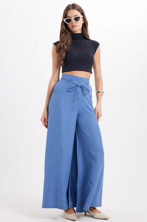 Kadın Slim Fit Dar Kesim Pamuklu Likralı Dik Yaka Sıfır Kol Yumuşak Dokulu Lacivert Crop Bluz