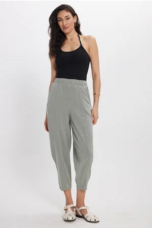 Kadın Slim Fit Dar Kesim Pamuklu Halter Yaka İnce Bağcıklı Siyah Crop
