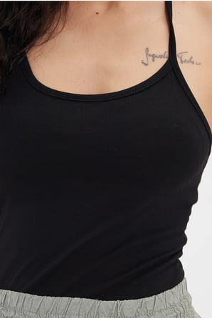 Kadın Slim Fit Dar Kesim Pamuklu Halter Yaka İnce Bağcıklı Siyah Crop