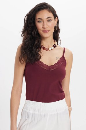Kadın Slim Fit Dar Kesim  Kolsuz V Yaka Dantel Detaylı Pamuklu Likralı Bordo Crop
