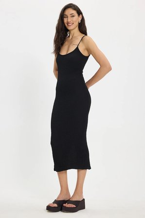 Kadın Slim Fit Vücuda Oturan Askılı Likralı Midi Boy Siyah Elbise