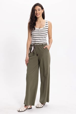 Kadın Slim Fit Dar Kesim Pamuklu Askılı Kare Yaka Çizgili Beyaz Crop